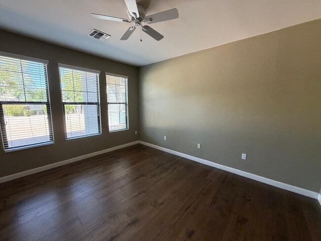 Building Photo - 7291 N Scottsdale Rd