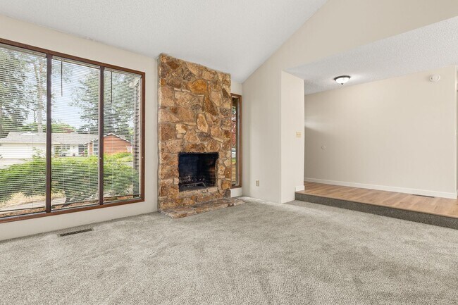 Building Photo - Must See! 3 bed/2 bath home with amazing private backyard - Double Garage/Community Pool