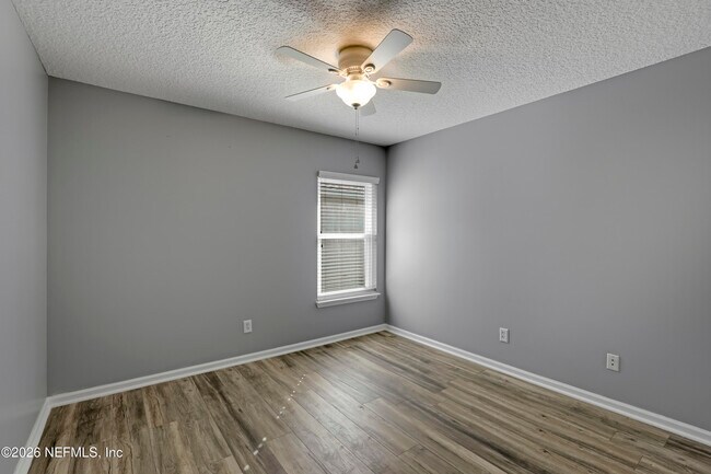 Building Photo - 695 Sid Dr