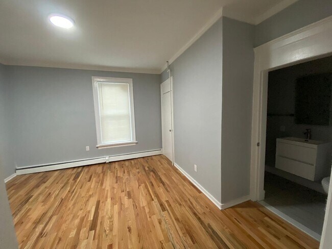 Building Photo - 378 Orchard St