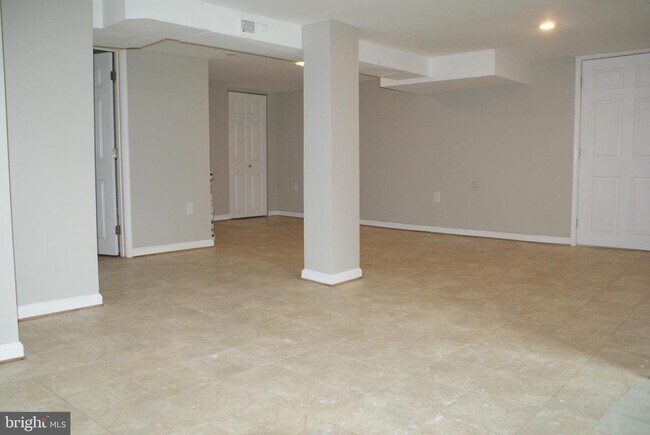 Building Photo - 9207 Colesville Rd