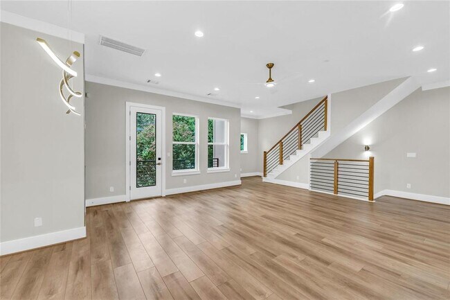 Building Photo - 602 W 28th St