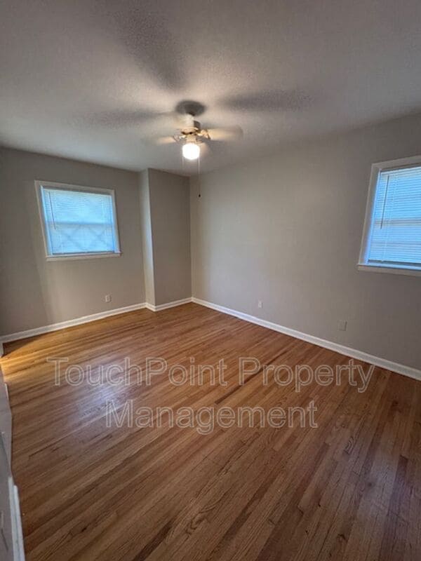 Building Photo - 448 E John St