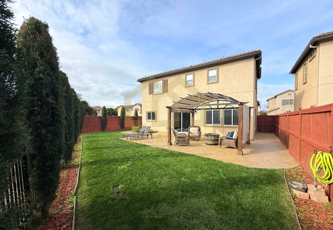 Building Photo - 2050 Green Ridge Cir