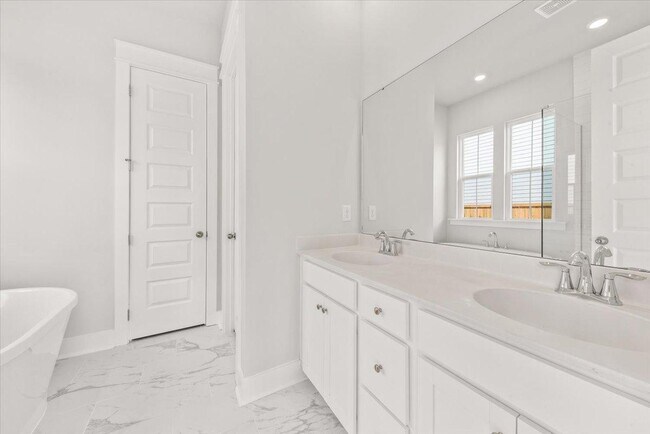 Building Photo - 437 Parish Farms Dr