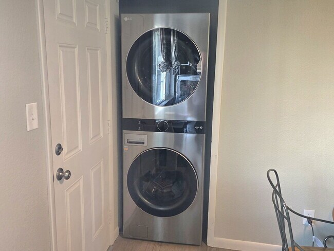 Building Photo - 2534 E San Miguel St