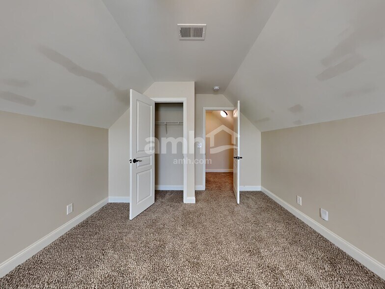Building Photo - 180 Cotillion Crescent