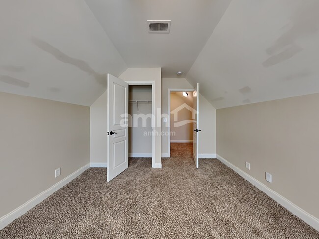 Building Photo - 180 Cotillion Crescent
