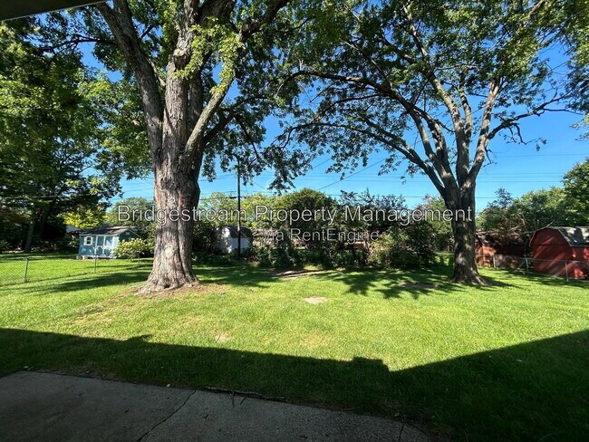 Building Photo - 4225 Fernbrook St