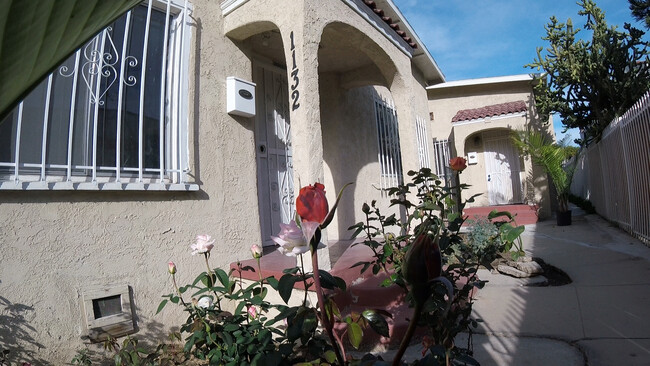Primary Photo - 1132 N Mariposa Ave