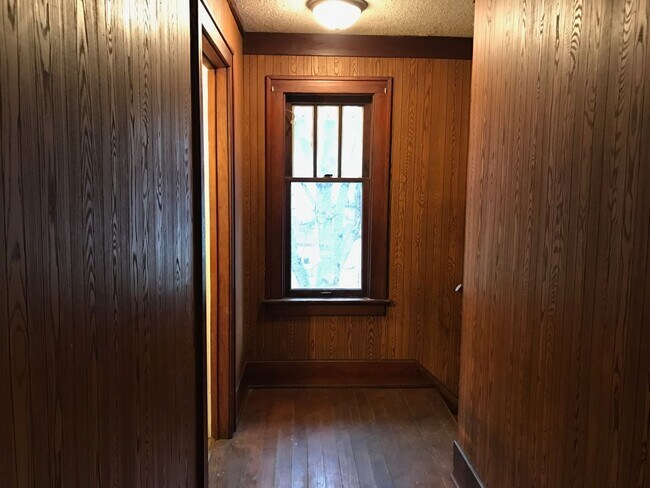 Building Photo - Spacious 4 Bedroom Home - Northside of Hol...
