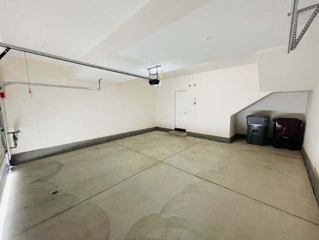 Building Photo - 40407 Calle Real