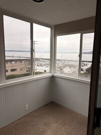 Building Photo - Discover your new home in Des Moines!