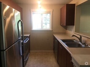 Building Photo - $2500-3Beds 2BA W/D 2 reserved parking, po...