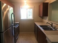 Building Photo - $2500-3Beds 2BA W/D 2 reserved parking, po...