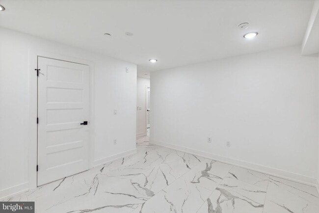 Building Photo - 2550 Hope St
