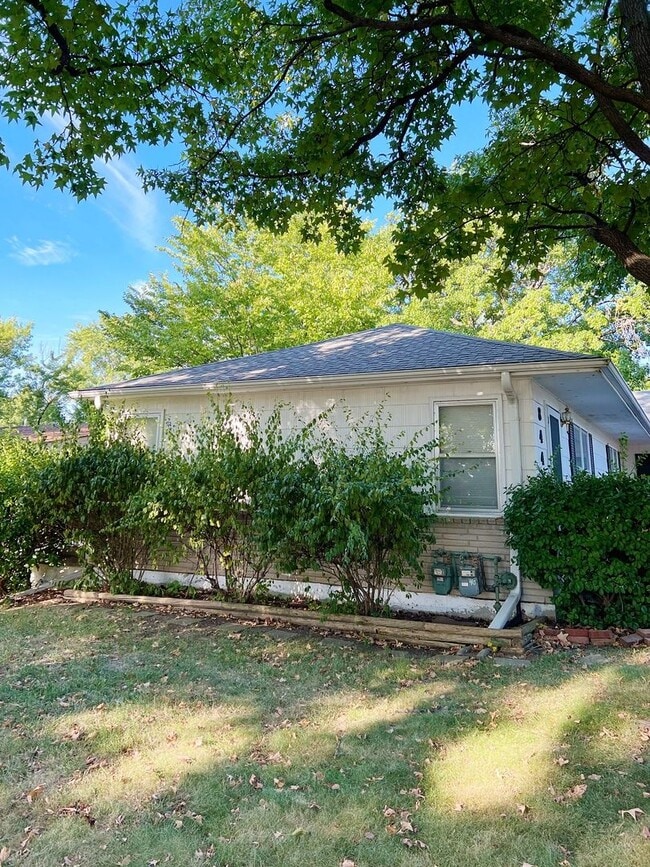 Building Photo - COMING SOON: Beautifully Updated Home in t...