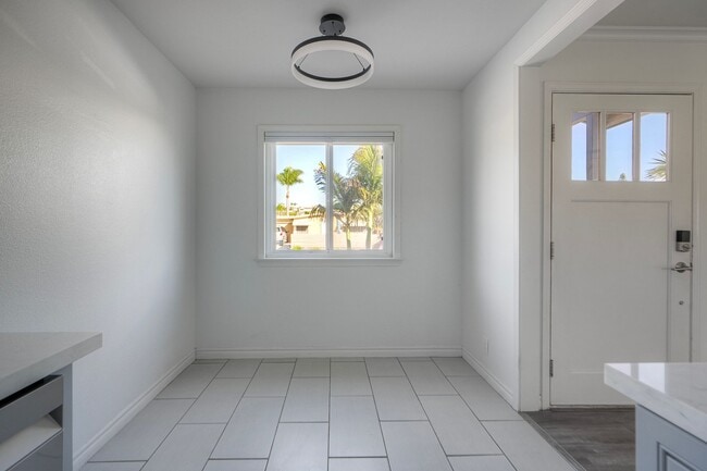 Building Photo - 254 Gloxina St