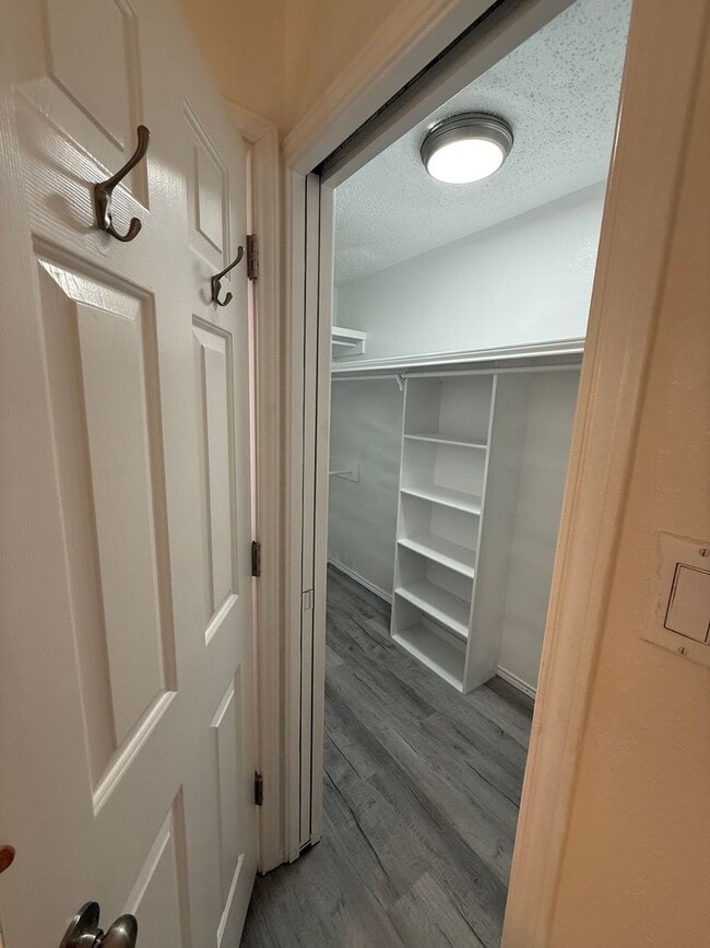 Building Photo - 4 Bed Brick Home! Zia School District! - Pets Welcome!!!