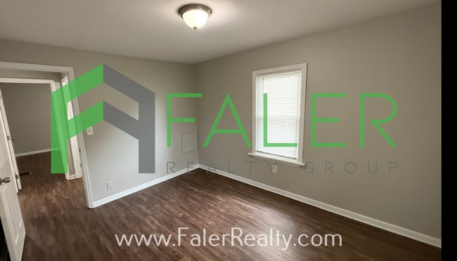 Building Photo - Show-stopping rental available!