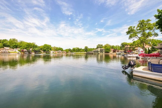 Building Photo - 3576 Portage Point Blvd