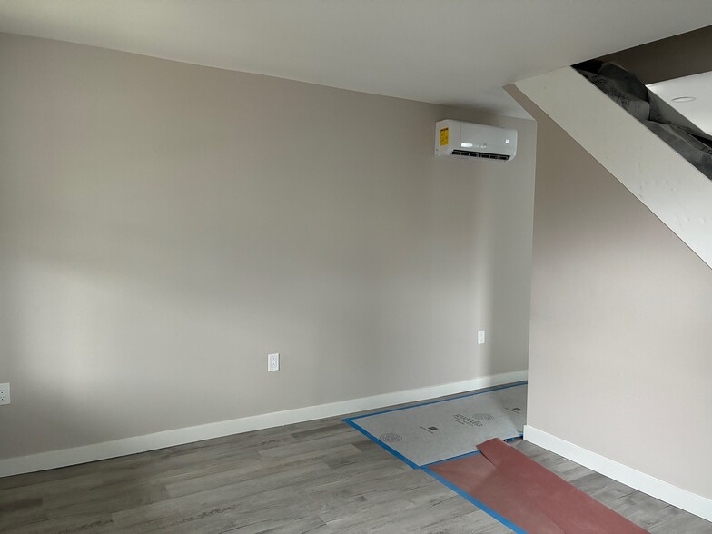 Living room - 52 Blocker St