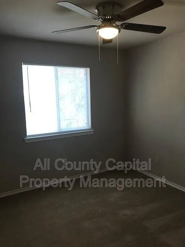 Building Photo - 902 Quartz Ct