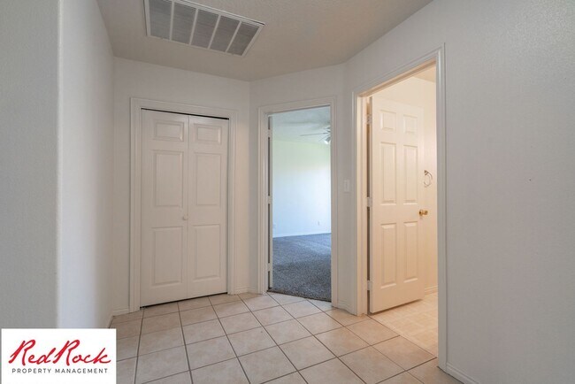 Building Photo - 2620 E 700 N