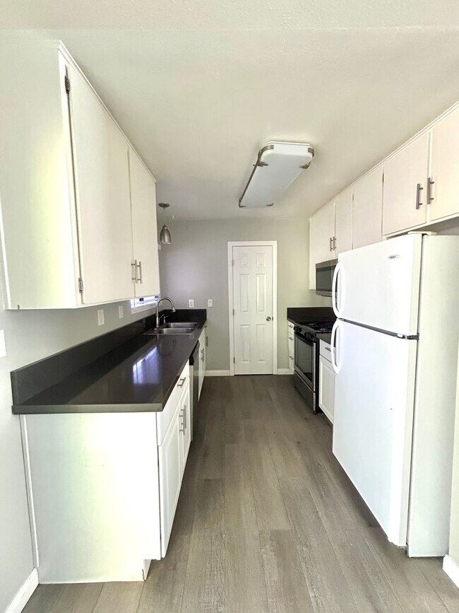 Building Photo - Welcoming 3 Bedroom 1.5 Bathroom Home ** MOVE IN SPECIAL**