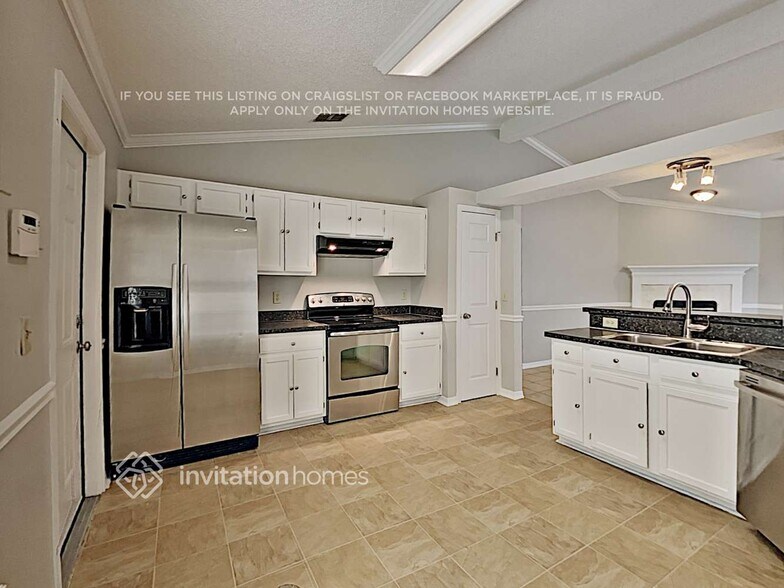 Building Photo - 2463 Twin Springs Dr N