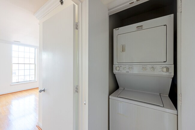 Building Photo - 1230 23rd St NW