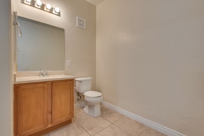 Building Photo - 6868 Sky Pointe Dr
