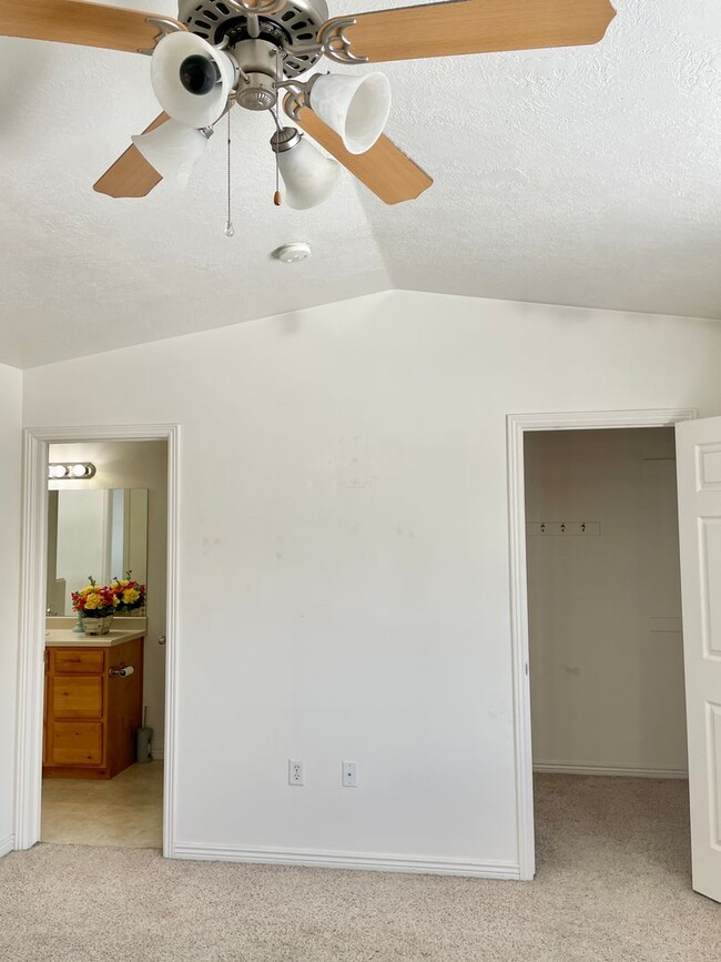 Building Photo - 652 W 800 N