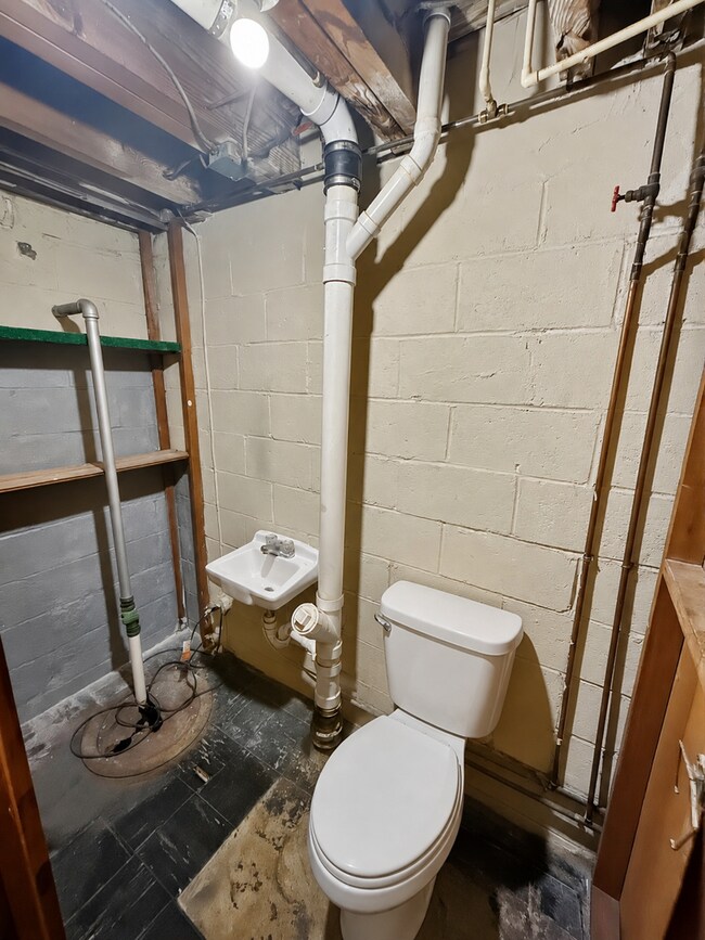 Building Photo - Spacious Dundalk Home with Finished Basement & Fireplace
