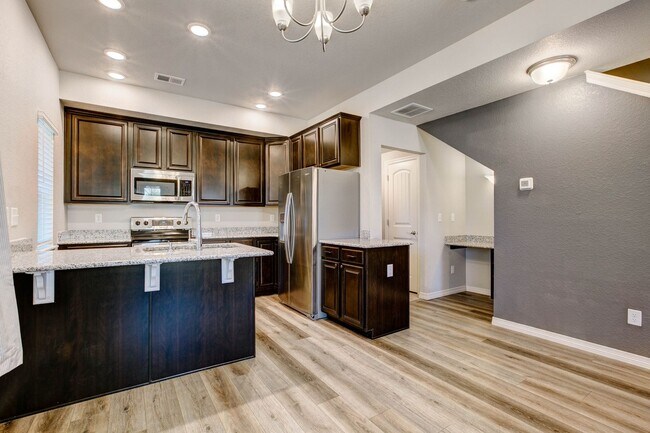 Building Photo - 884 Winding Brk Dr