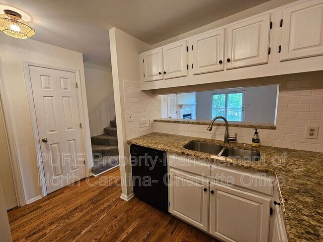 Building Photo - 333 Circle Ave