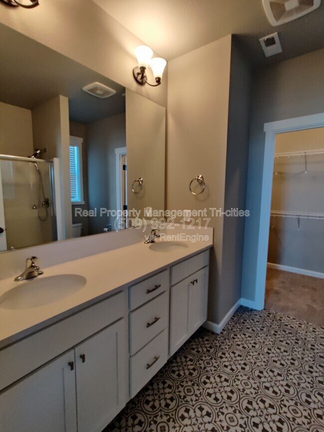 Building Photo - 8304 Gardner St