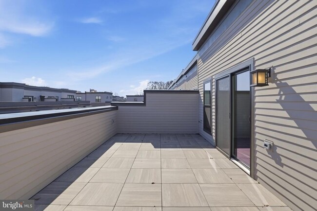 Building Photo - 5358 Zenith Overlook