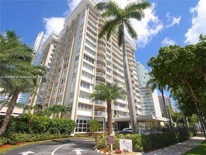 Building Photo - 1420 Brickell Bay Dr