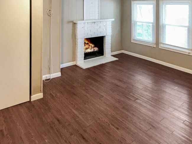 Building Photo - Pinchably Cute!