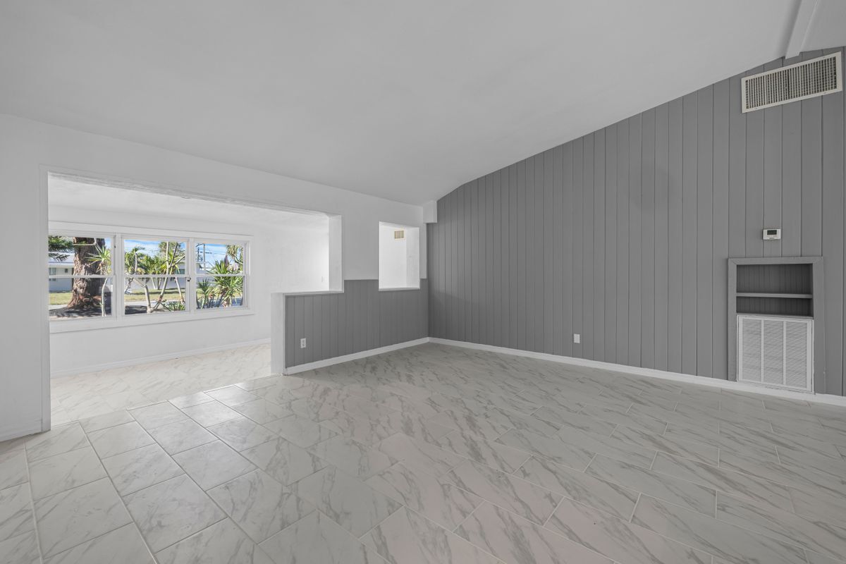 Building Photo - 2230 Sunset Ave