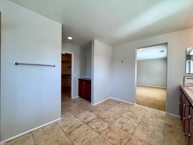 Building Photo - Oversized 5 bedroom Copper Canyon Murrieta...