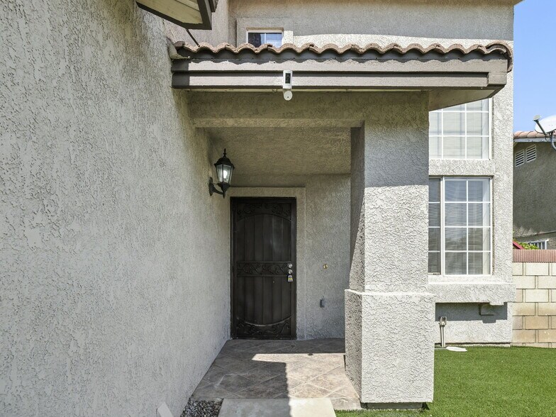 Building Photo - 44131 Sunmist Ct