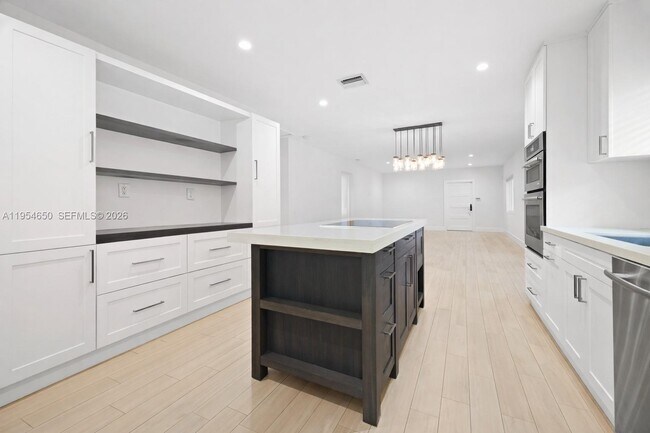 Building Photo - 126 Antiquera Ave