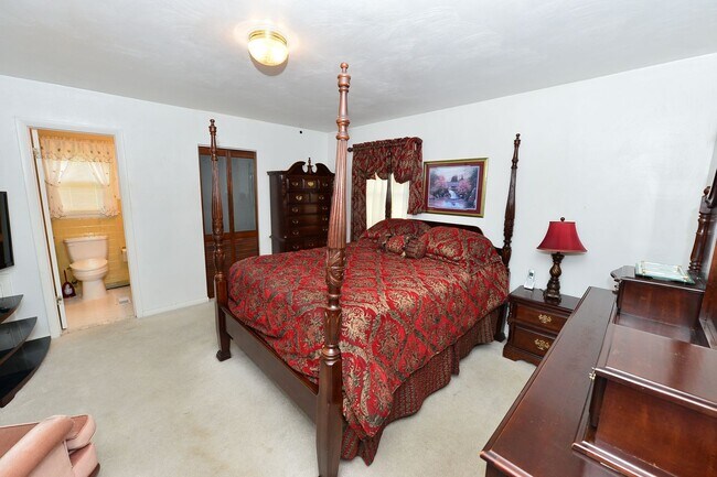 Building Photo - Vintage Brick Ranch!