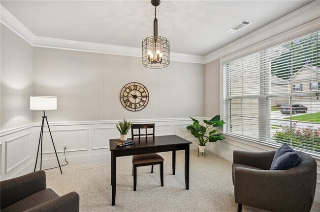 Building Photo - 5180 Mirror Lake Dr
