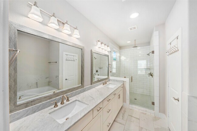 Building Photo - 420 W 28th St
