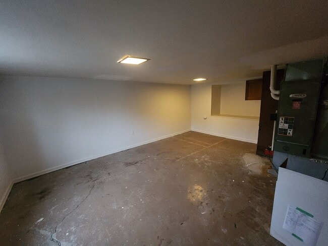 Building Photo - 350 SW State St