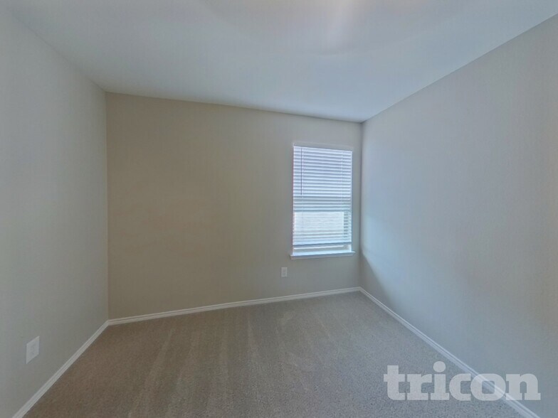 Building Photo - 801 Santa Rosa Dr