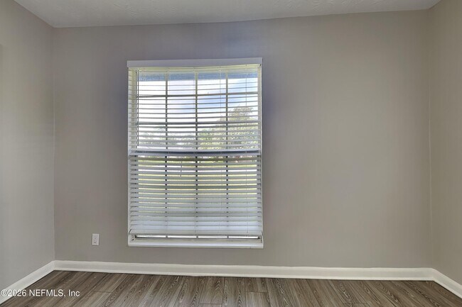 Building Photo - 671 Custer Cir